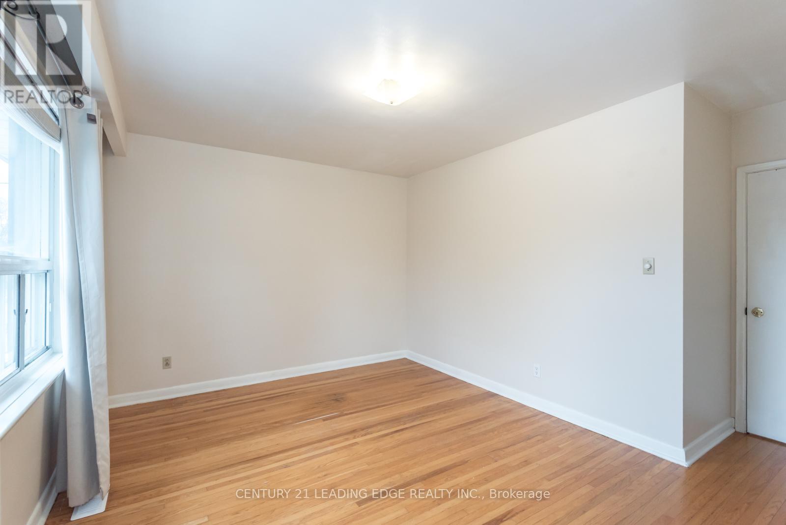 Upper - 18 Packard Boulevard, Toronto, Ontario  M1P 4K1 - Photo 16 - E12462919