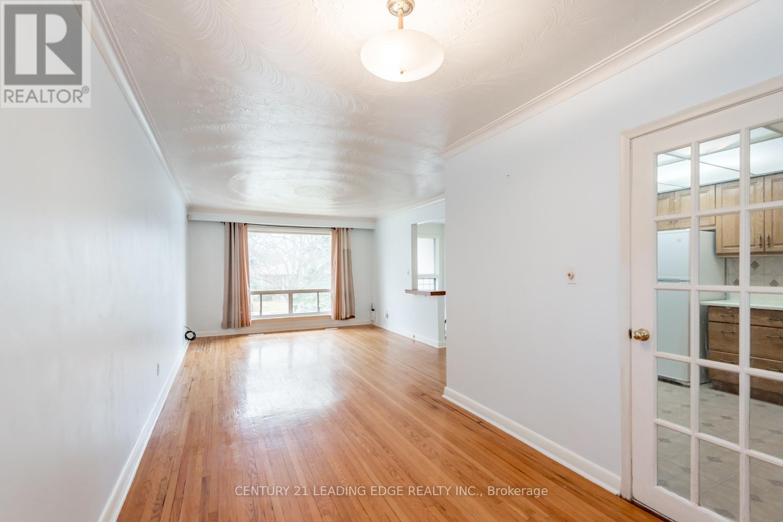 Upper - 18 Packard Boulevard, Toronto, Ontario  M1P 4K1 - Photo 10 - E12462919