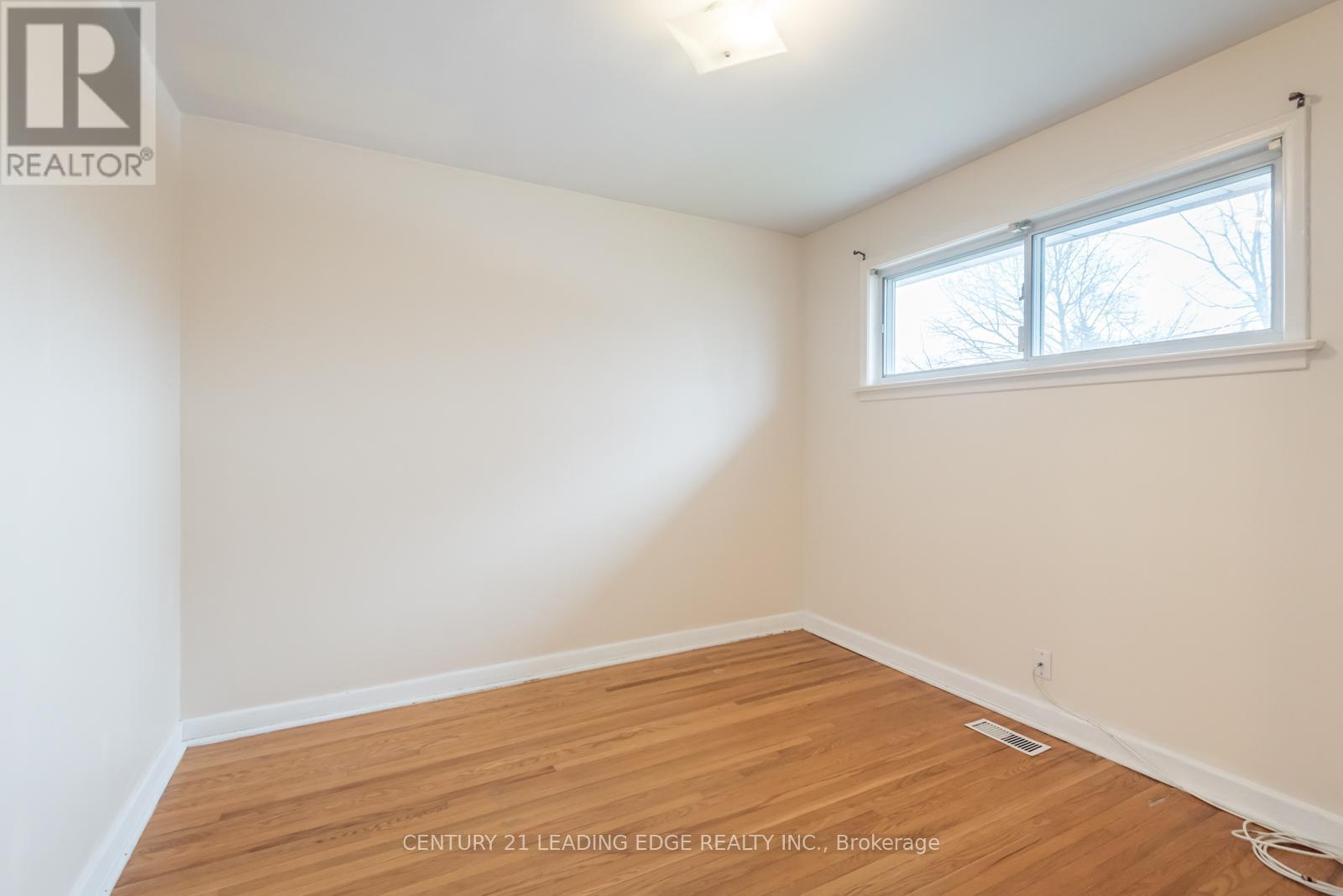 Upper - 18 Packard Boulevard, Toronto, Ontario  M1P 4K1 - Photo 20 - E12462919