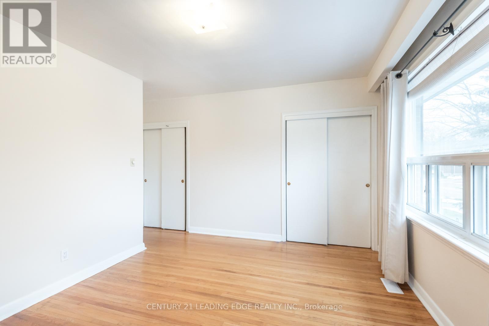 Upper - 18 Packard Boulevard, Toronto, Ontario  M1P 4K1 - Photo 17 - E12462919