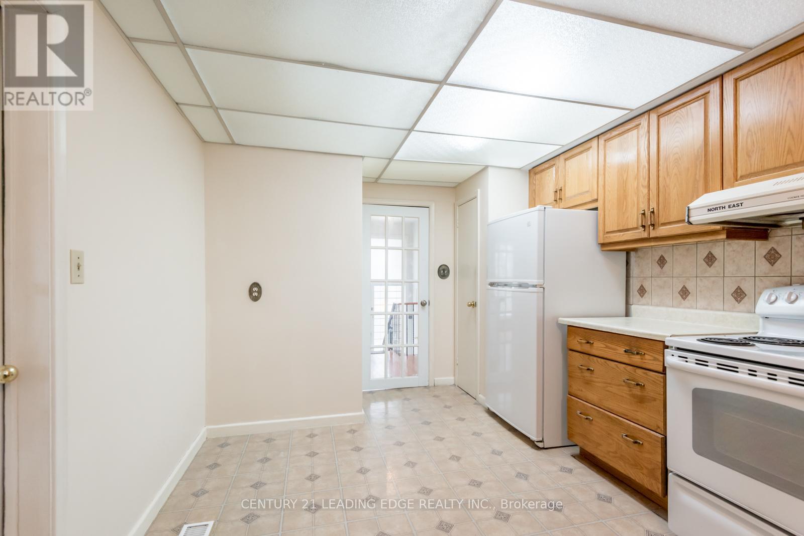 Upper - 18 Packard Boulevard, Toronto, Ontario  M1P 4K1 - Photo 12 - E12462919