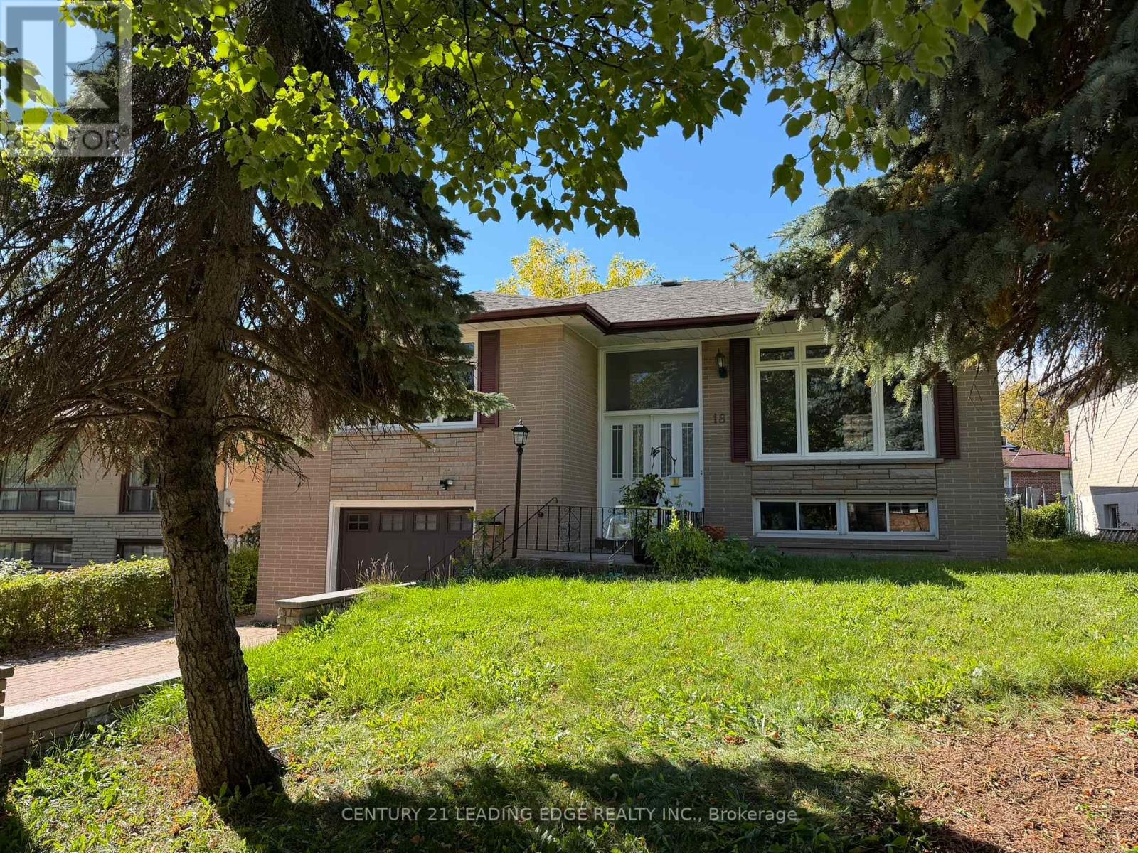 Upper - 18 Packard Boulevard, Toronto, Ontario  M1P 4K1 - Photo 2 - E12462919