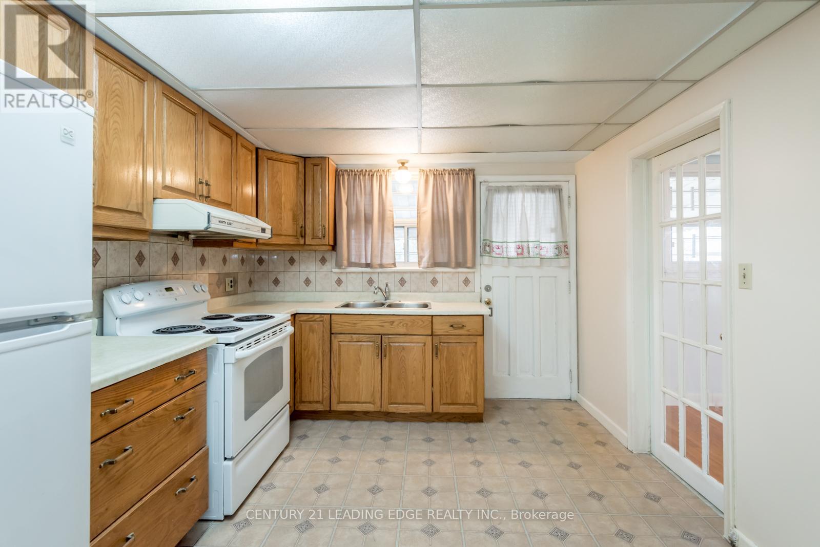 Upper - 18 Packard Boulevard, Toronto, Ontario  M1P 4K1 - Photo 13 - E12462919