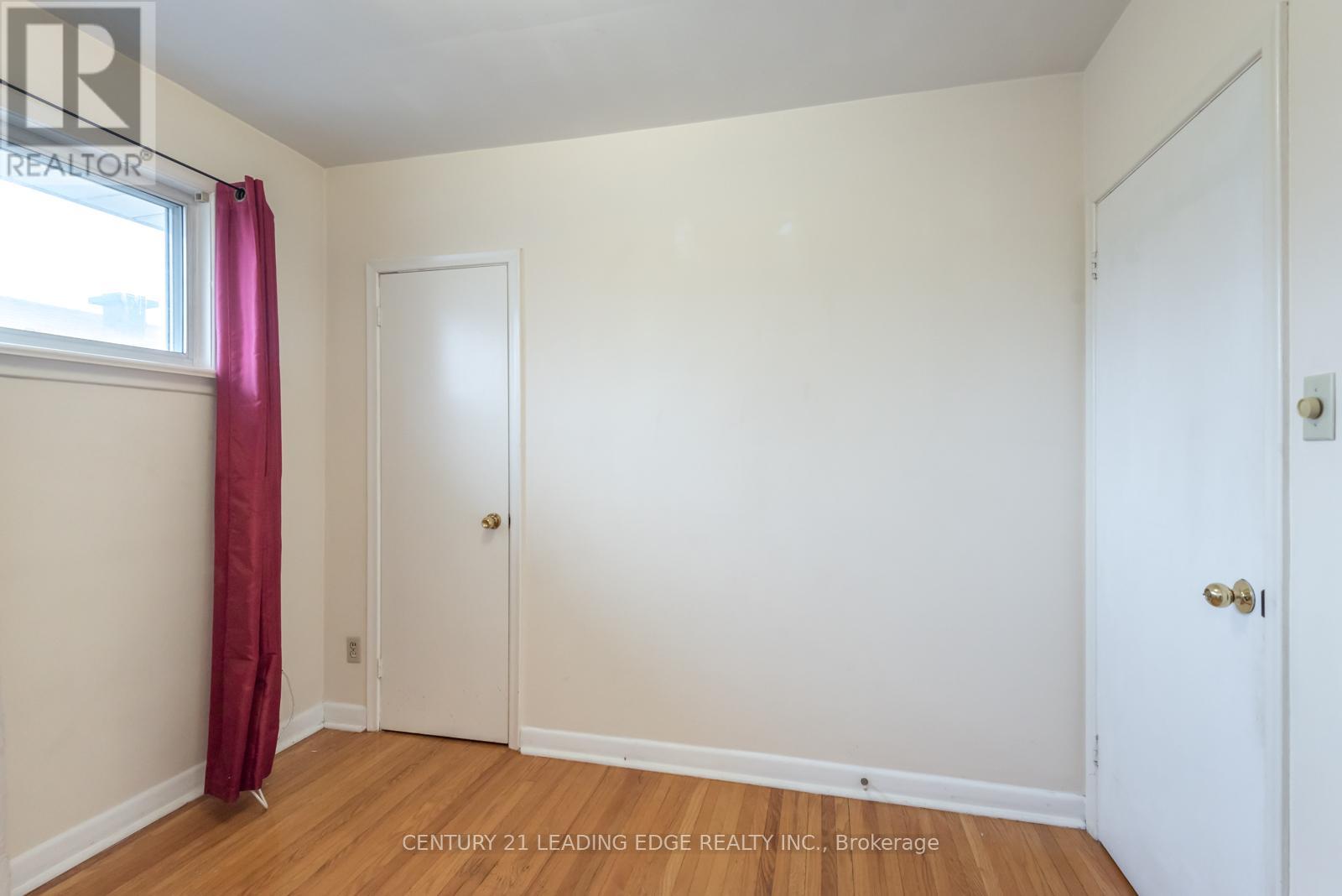 Upper - 18 Packard Boulevard, Toronto, Ontario  M1P 4K1 - Photo 19 - E12462919