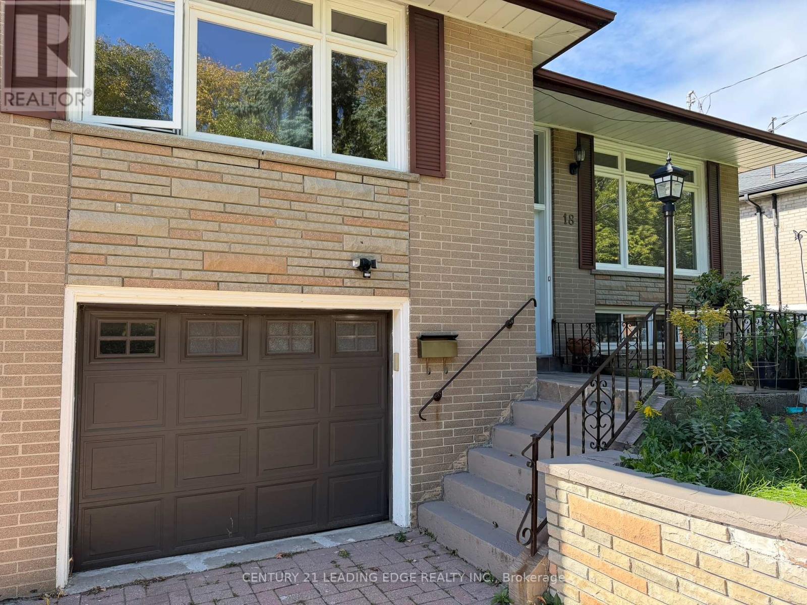 Upper - 18 Packard Boulevard, Toronto, Ontario  M1P 4K1 - Photo 3 - E12462919