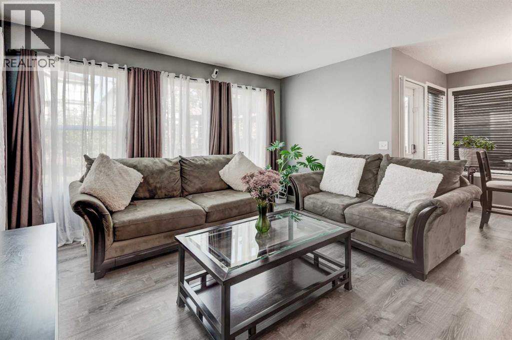 30 Everoak Gardens Sw, Calgary, Alberta  T2Y 0E2 - Photo 4 - A2262887