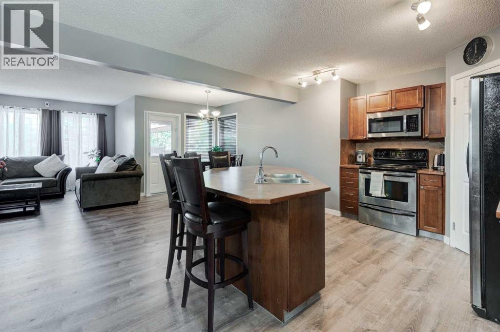 30 Everoak Gardens Sw, Calgary, Alberta  T2Y 0E2 - Photo 5 - A2262887
