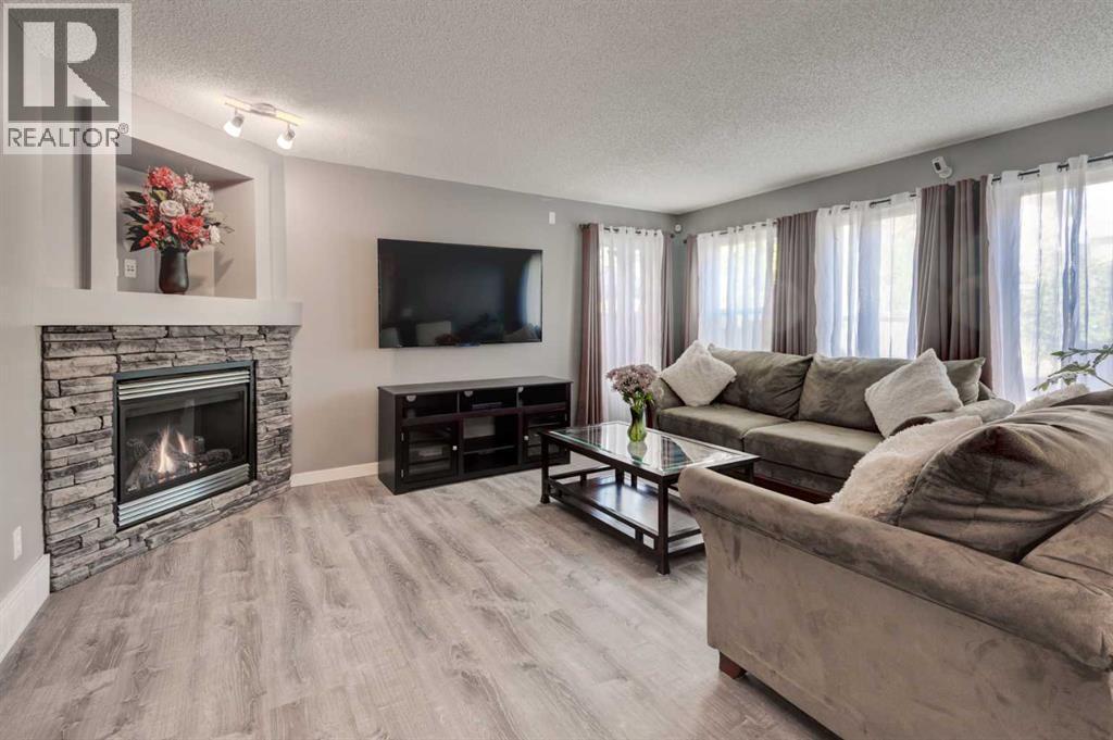 30 Everoak Gardens Sw, Calgary, Alberta  T2Y 0E2 - Photo 3 - A2262887