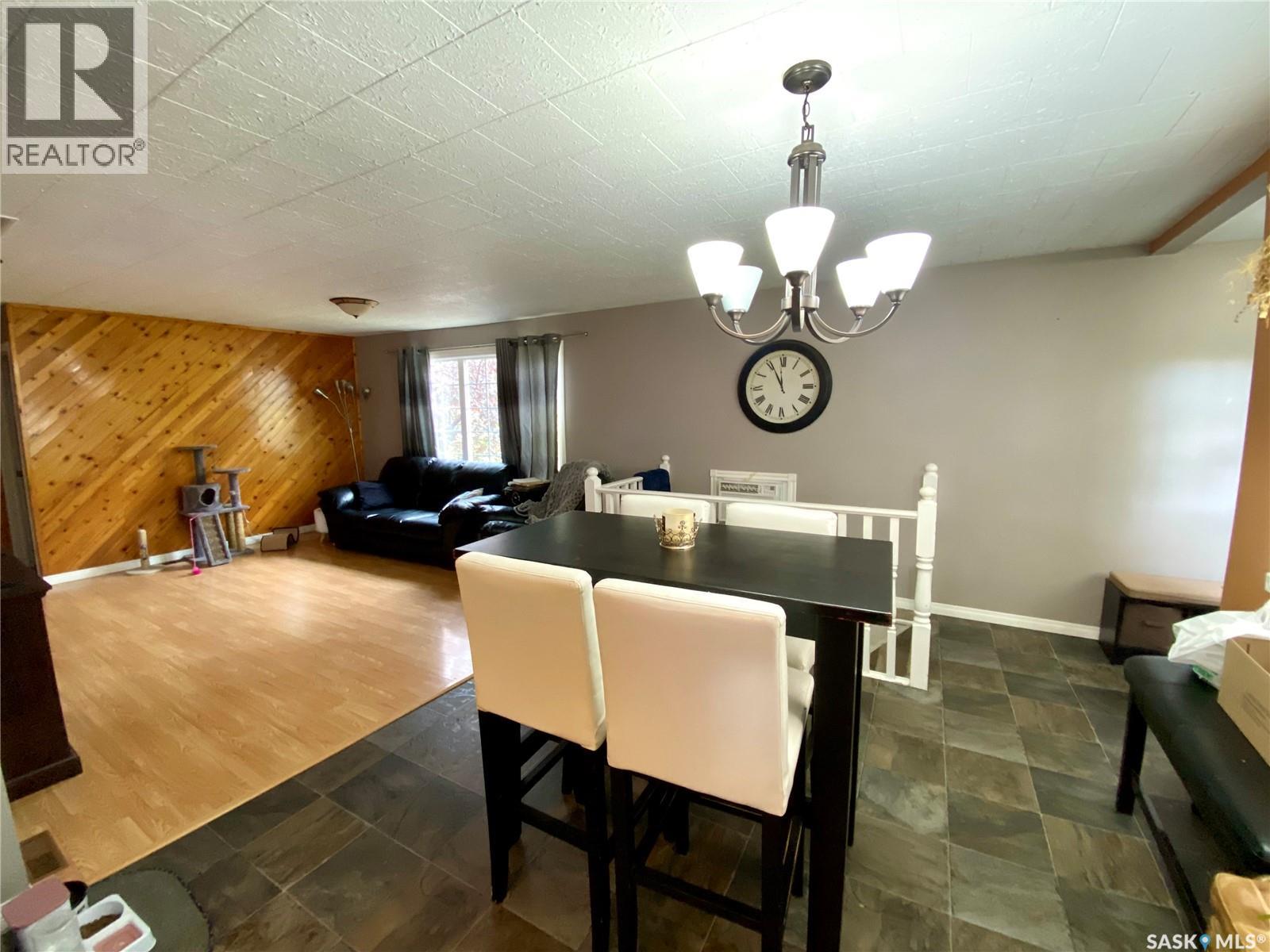 204 4th Street E, Carnduff, Saskatchewan  S0C 0S0 - Photo 6 - SK020886