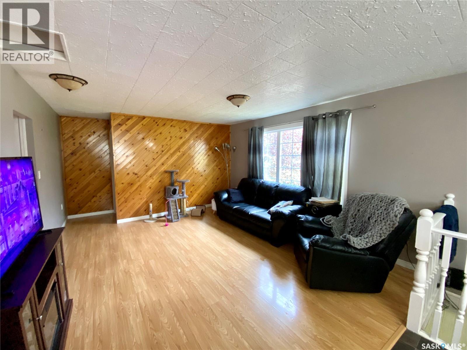 204 4th Street E, Carnduff, Saskatchewan  S0C 0S0 - Photo 7 - SK020886
