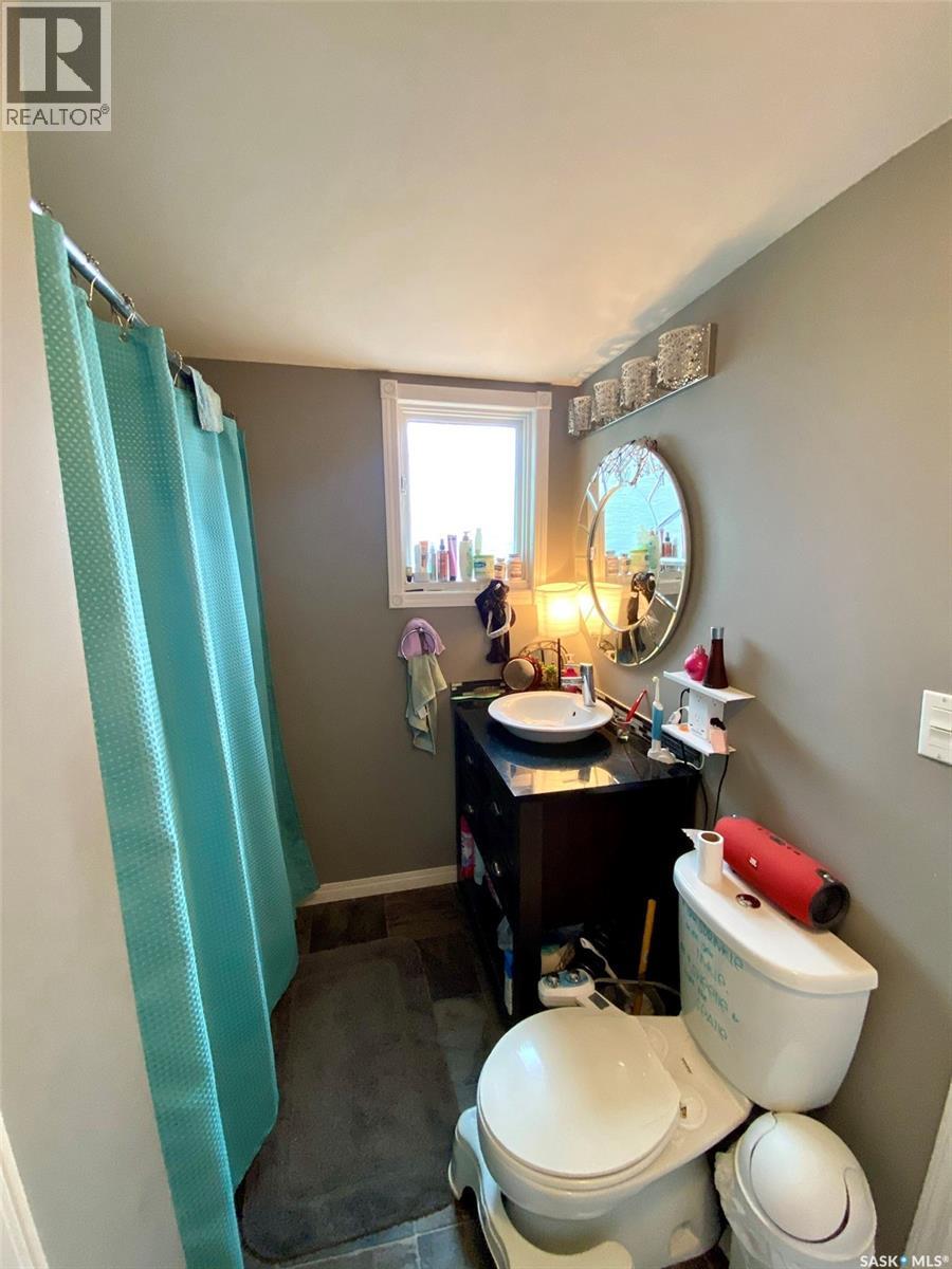 204 4th Street E, Carnduff, Saskatchewan  S0C 0S0 - Photo 8 - SK020886