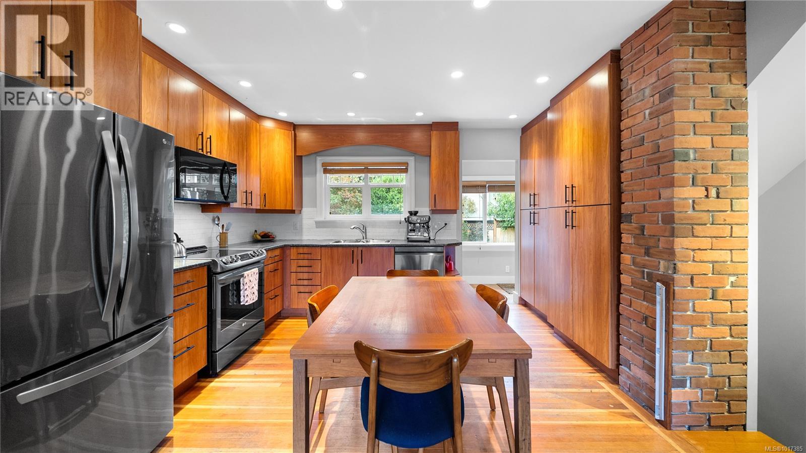 1102 Vista Hts, Victoria, British Columbia  V8T 2H4 - Photo 9 - 1017385