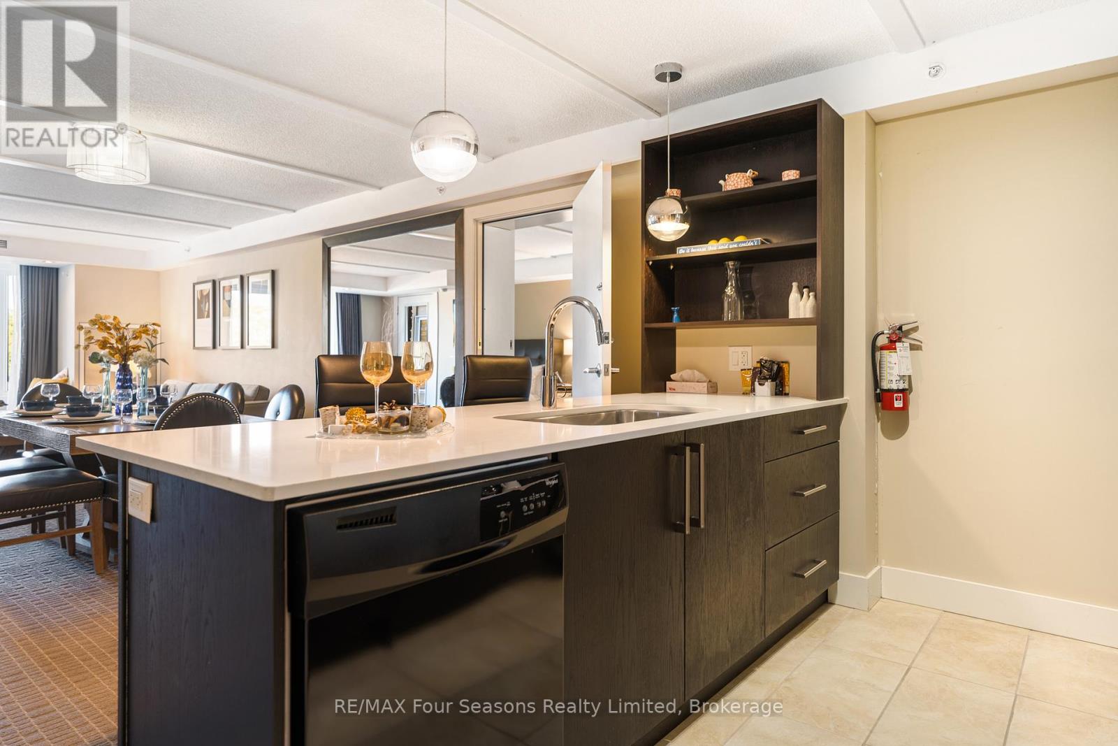 6210/6212 - 9 HARBOUR STREET E, collingwood, Ontario