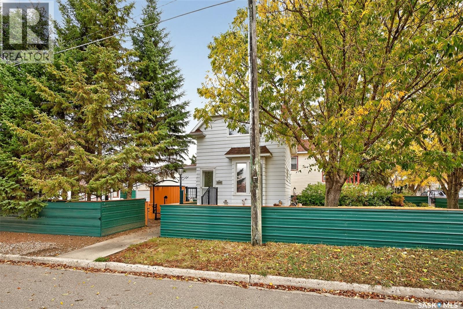 106 Coteau Street E, Moose Jaw, Saskatchewan  S6H 4T5 - Photo 2 - SK020694