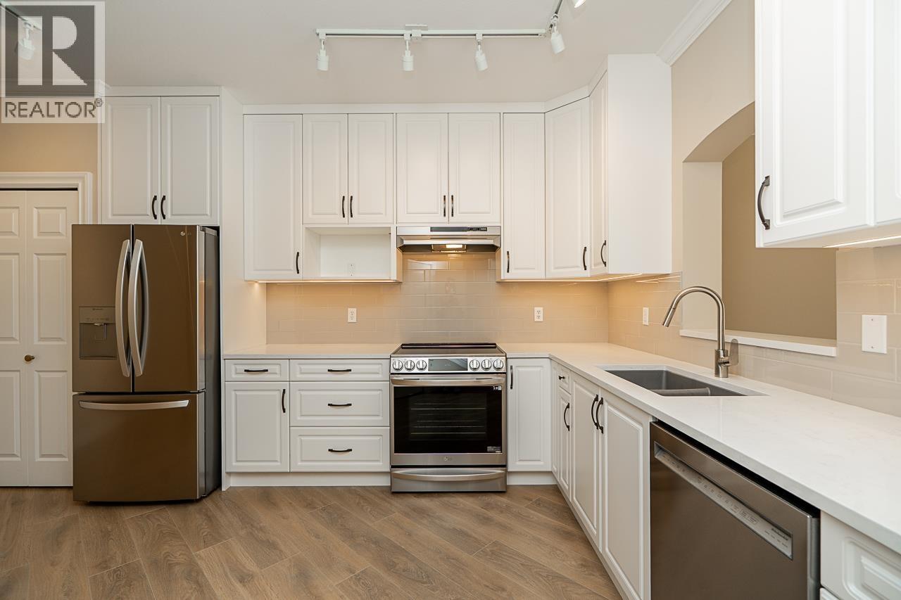 218 3098 Guildford Way, Coquitlam, British Columbia  V3B 7W8 - Photo 9 - R3045194