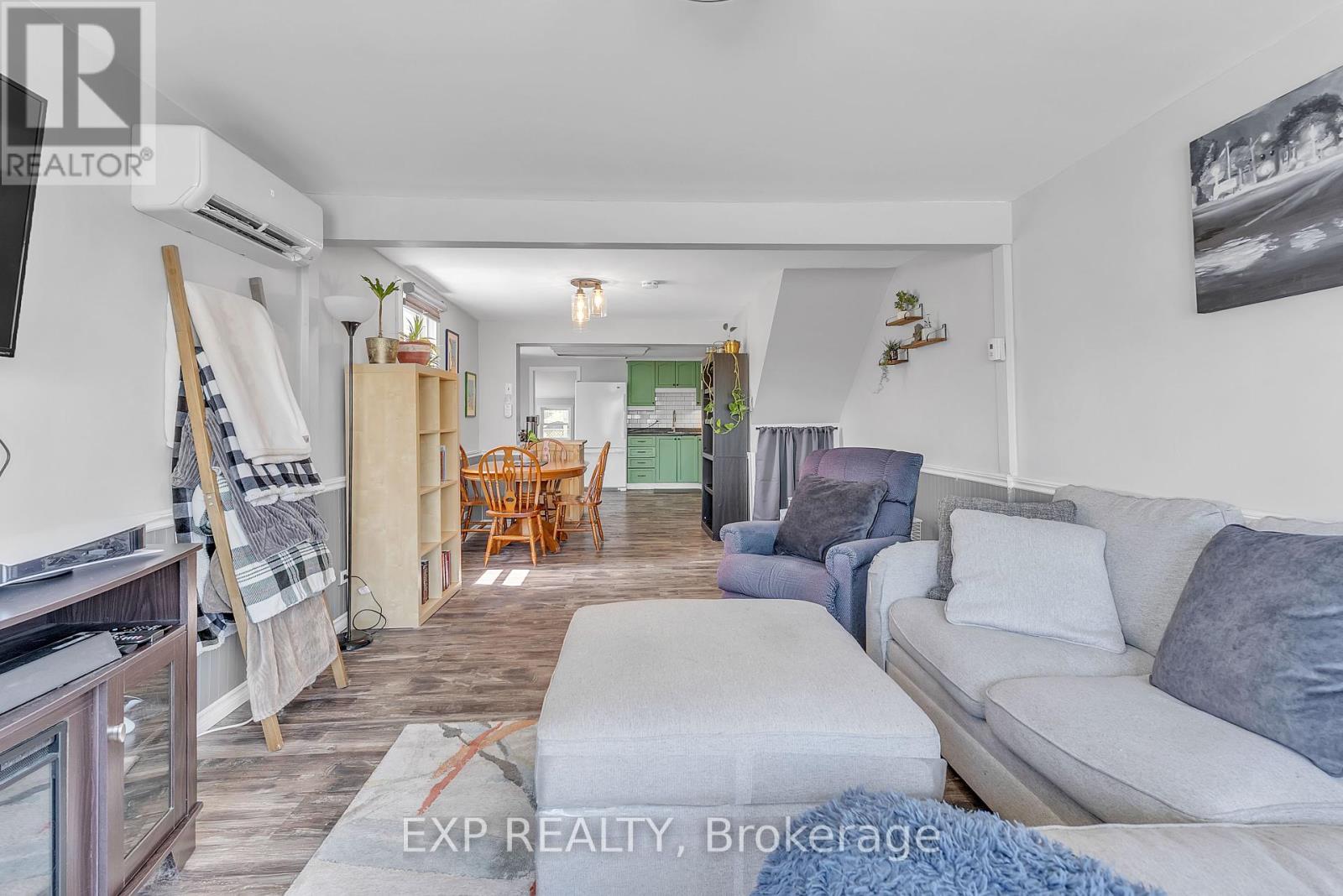 36 Stanley Street, Quinte West, Ontario  K8V 4V2 - Photo 11 - X12463616