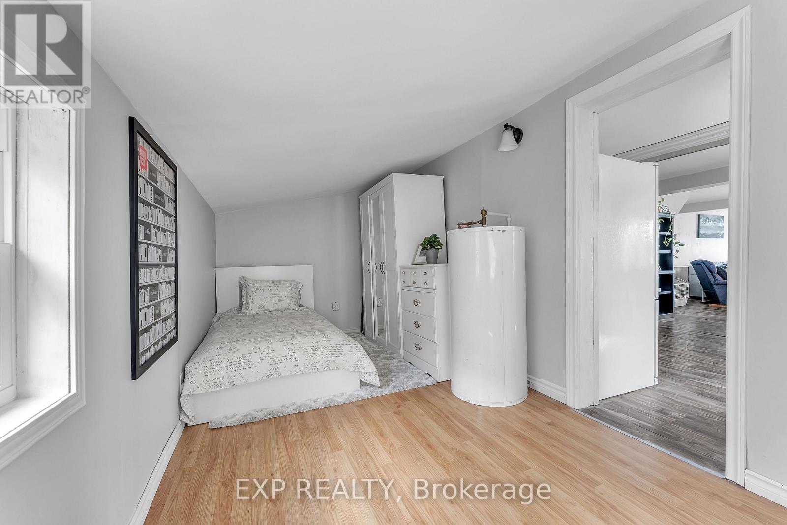 36 Stanley Street, Quinte West, Ontario  K8V 4V2 - Photo 3 - X12463616