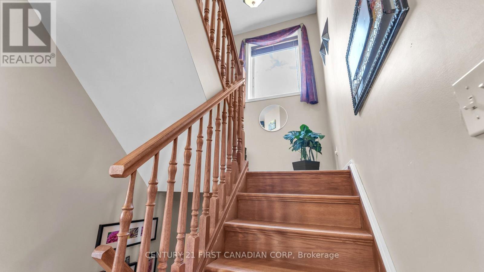 916 Cresthaven Crescent, London South, Ontario  N6K 4W1 - Photo 10 - X12463556