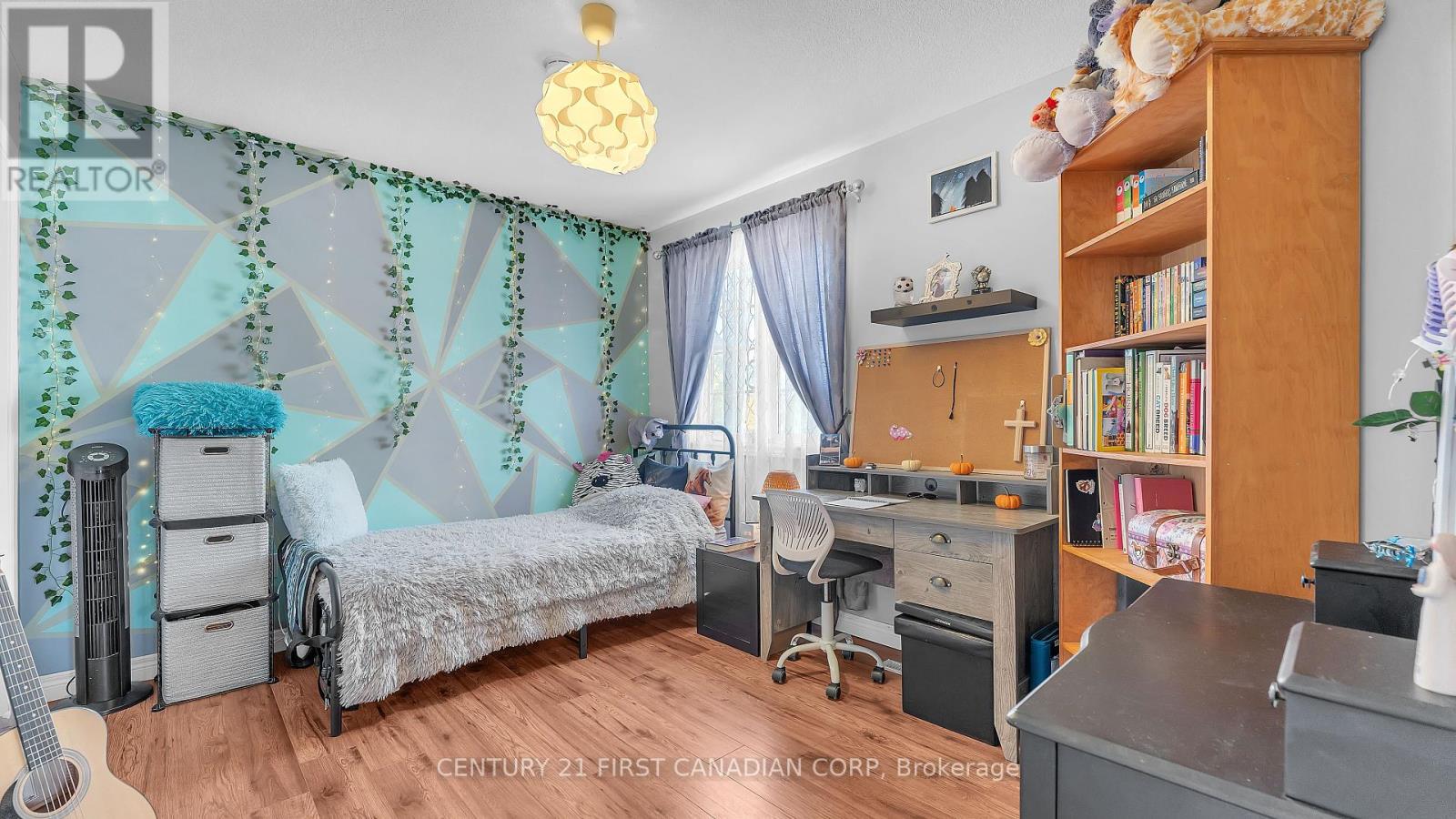 916 Cresthaven Crescent, London South, Ontario  N6K 4W1 - Photo 18 - X12463556