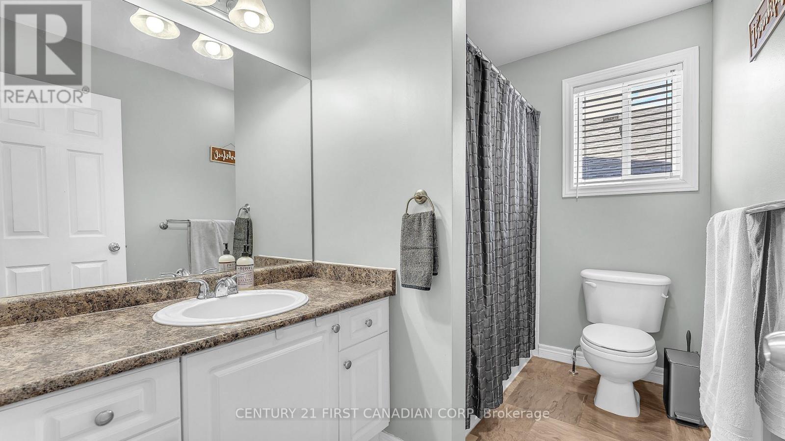 916 Cresthaven Crescent, London South, Ontario  N6K 4W1 - Photo 19 - X12463556