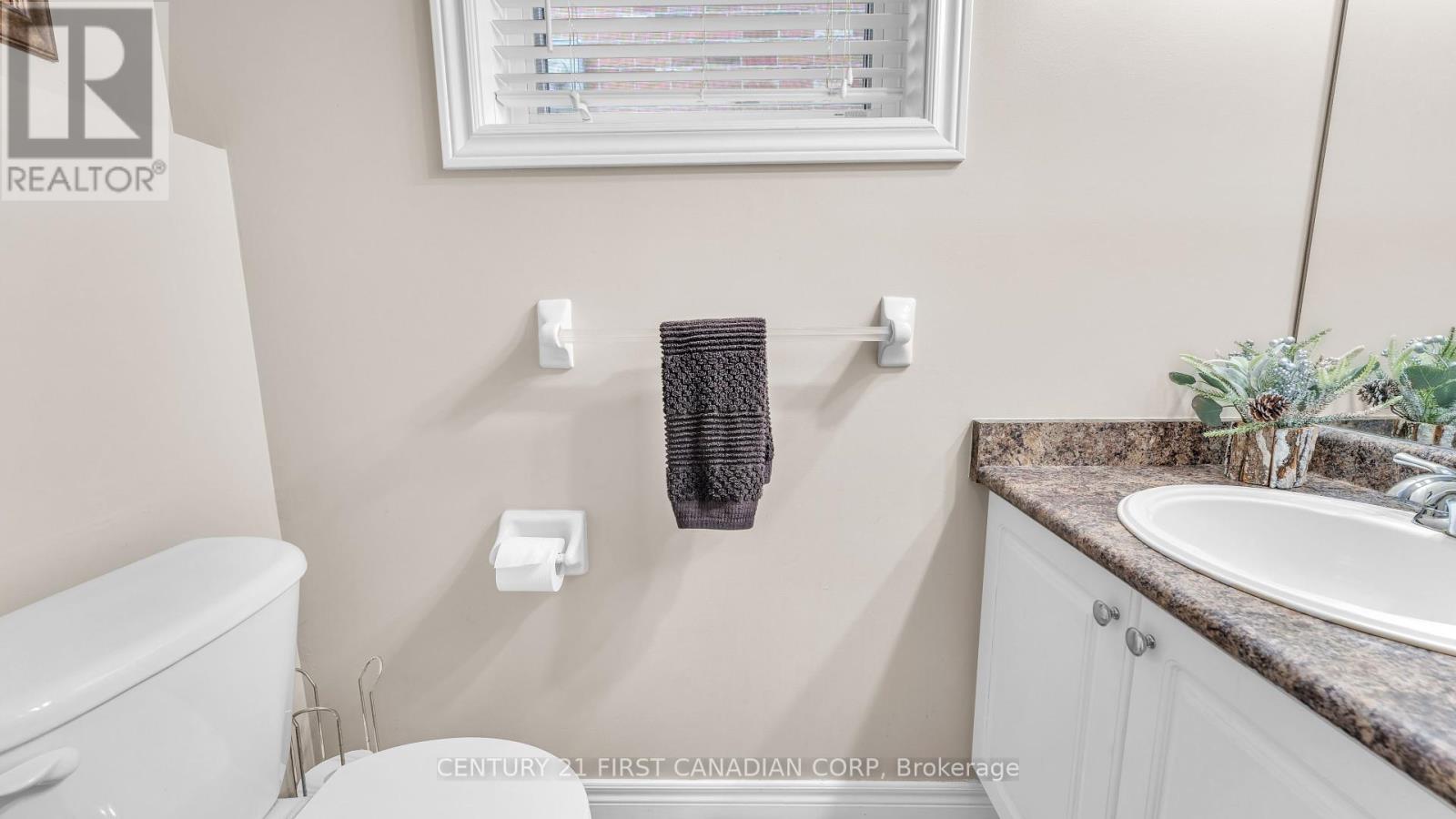 916 Cresthaven Crescent, London South, Ontario  N6K 4W1 - Photo 26 - X12463556