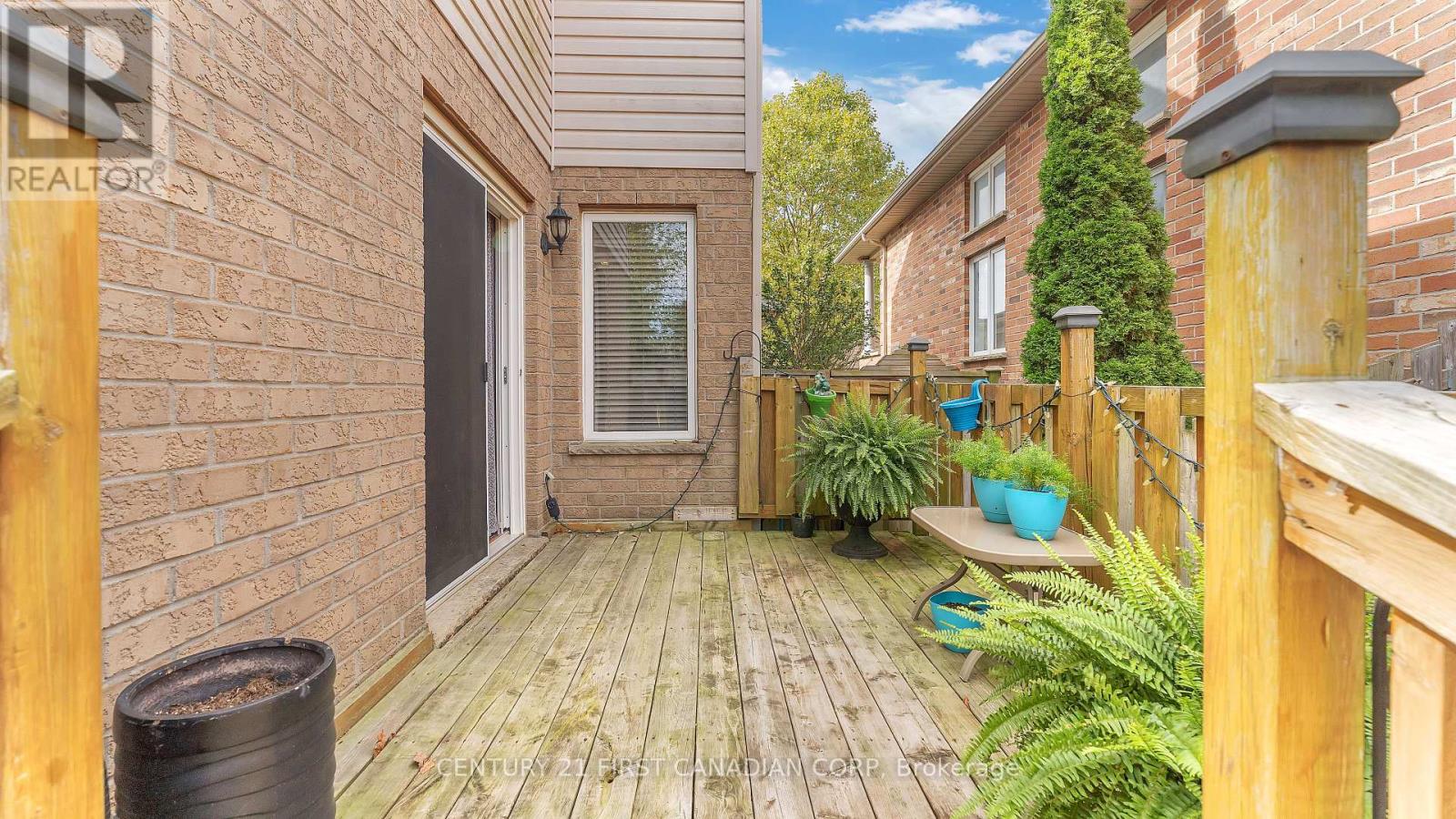 916 Cresthaven Crescent, London South, Ontario  N6K 4W1 - Photo 28 - X12463556