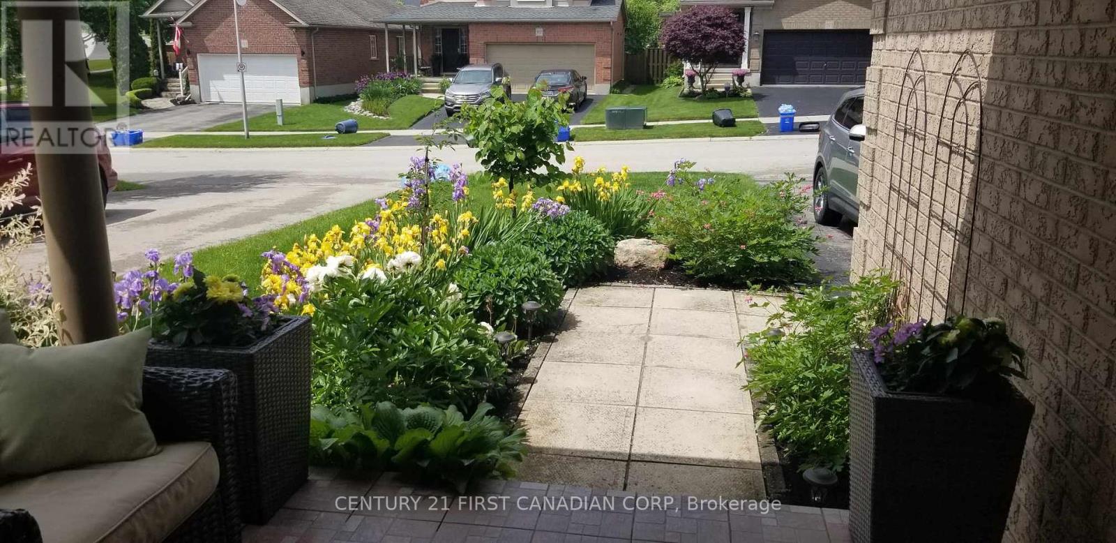 916 Cresthaven Crescent, London South, Ontario  N6K 4W1 - Photo 37 - X12463556