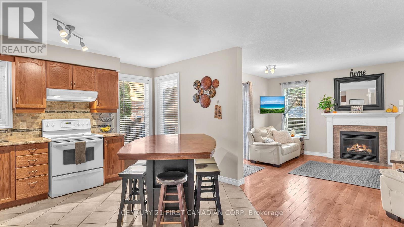 916 Cresthaven Crescent, London South, Ontario  N6K 4W1 - Photo 6 - X12463556