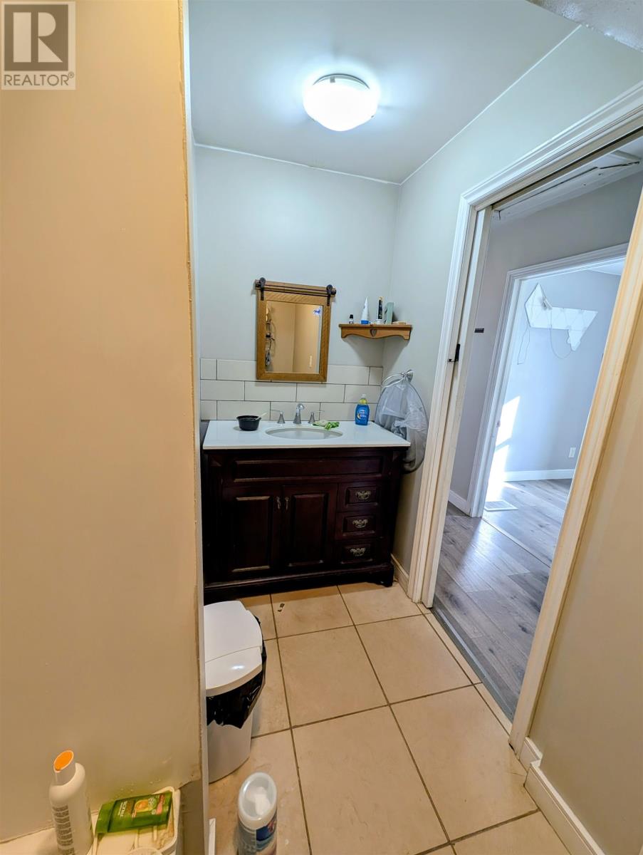 1108 Frederica St W, Thunder Bay, Ontario  P7E 3Y2 - Photo 5 - TB253212