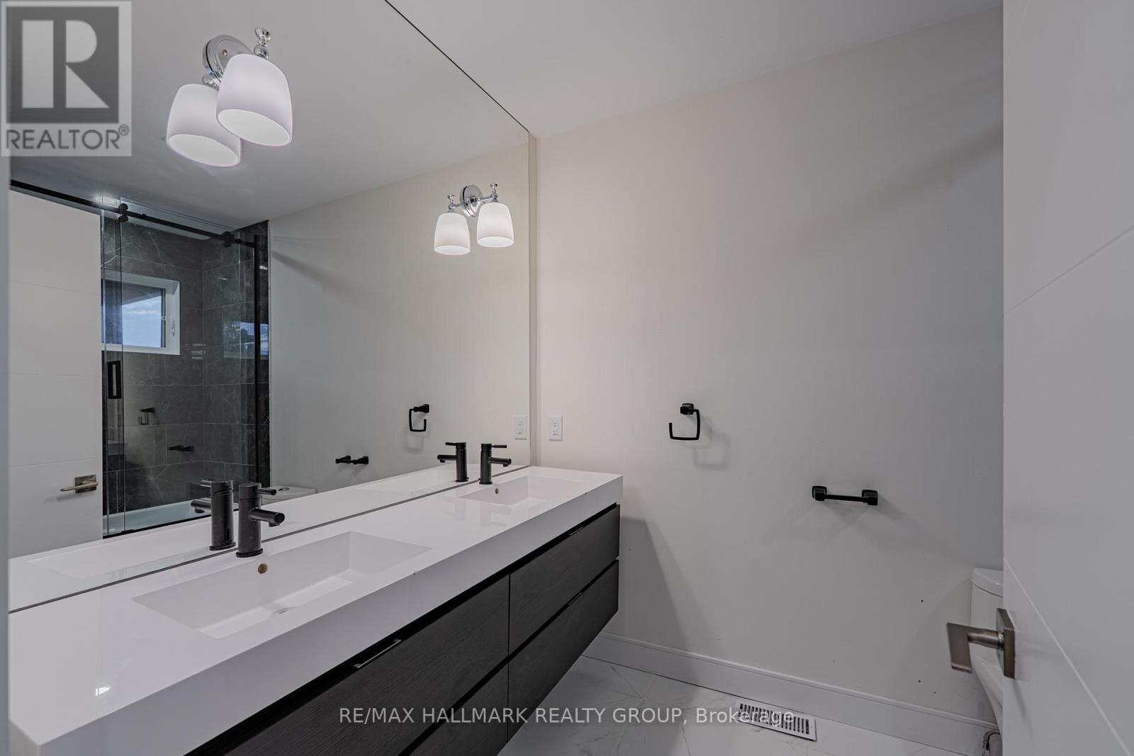 14 Thornton Avenue, Ottawa, Ontario  K1S 2R9 - Photo 38 - X12463598
