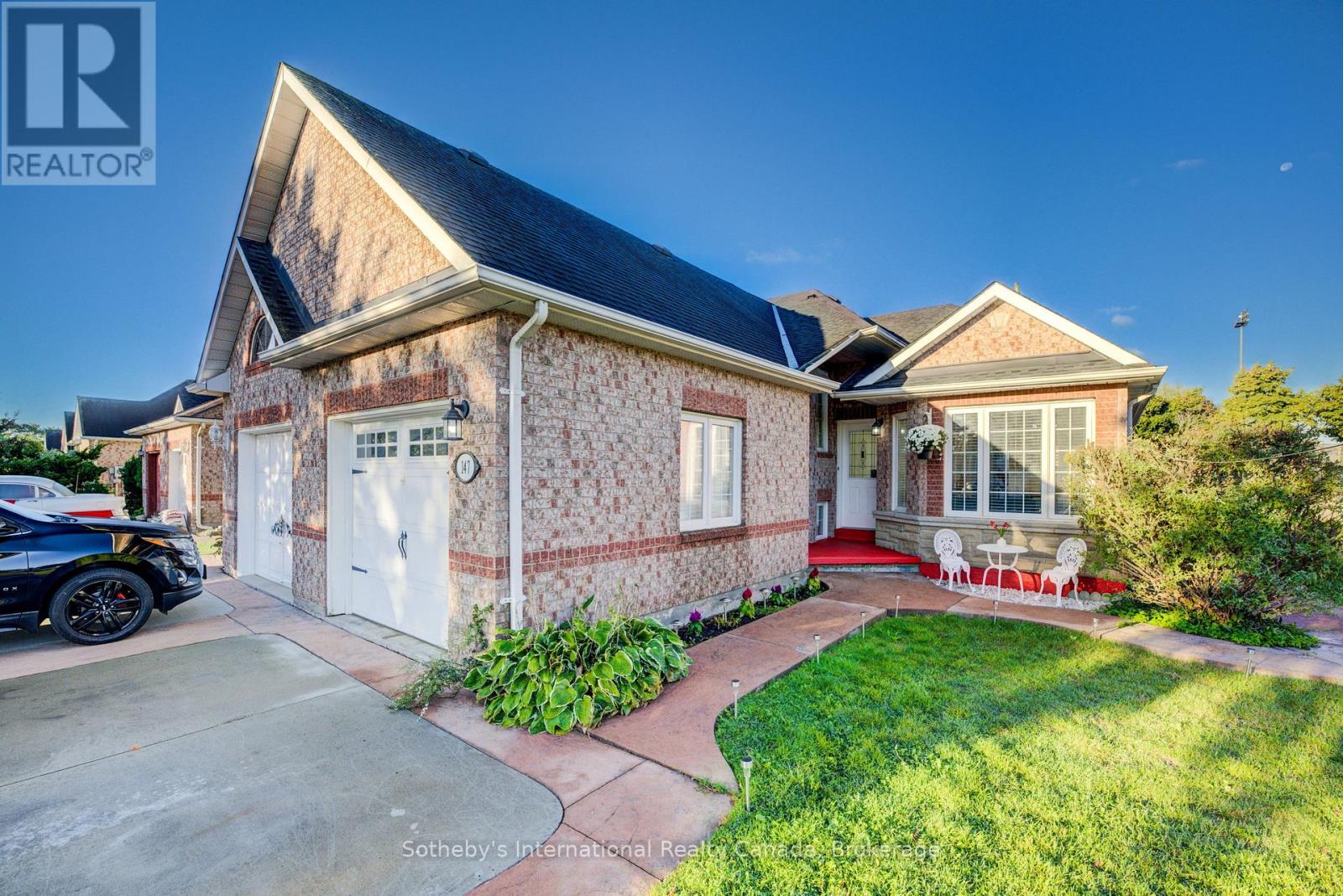 147 St. Lawrence Drive, Welland, Ontario  L3C 7H6 - Photo 1 - X12463586