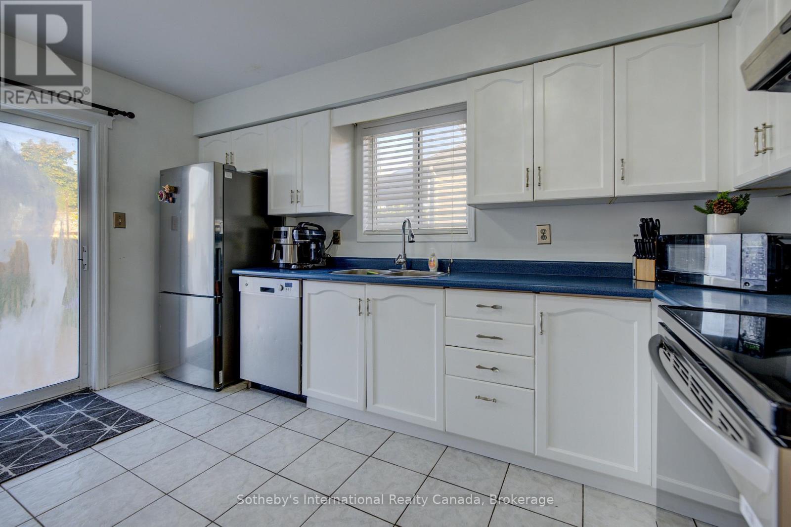 147 St. Lawrence Drive, Welland, Ontario  L3C 7H6 - Photo 21 - X12463586