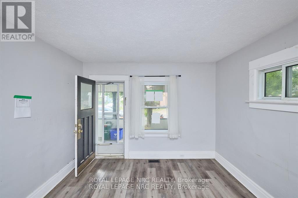 108 Carlton Street, St. Catharines, Ontario  L2R 1R3 - Photo 10 - X12463619