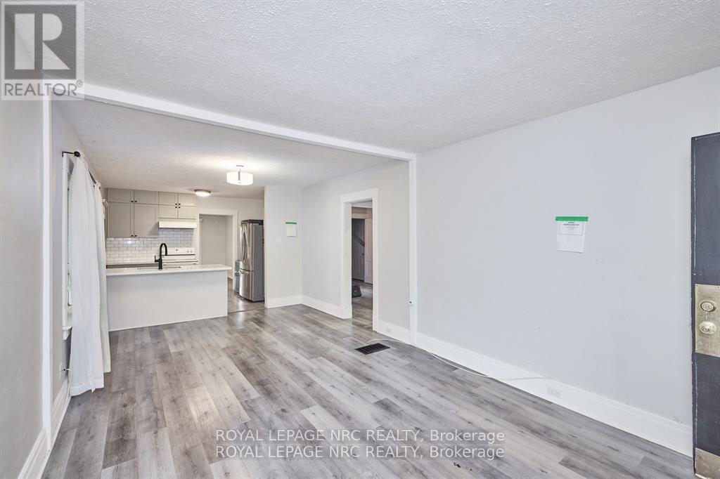 108 Carlton Street, St. Catharines, Ontario  L2R 1R3 - Photo 11 - X12463619