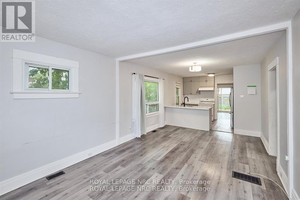 108 Carlton Street, St. Catharines, Ontario  L2R 1R3 - Photo 12 - X12463619