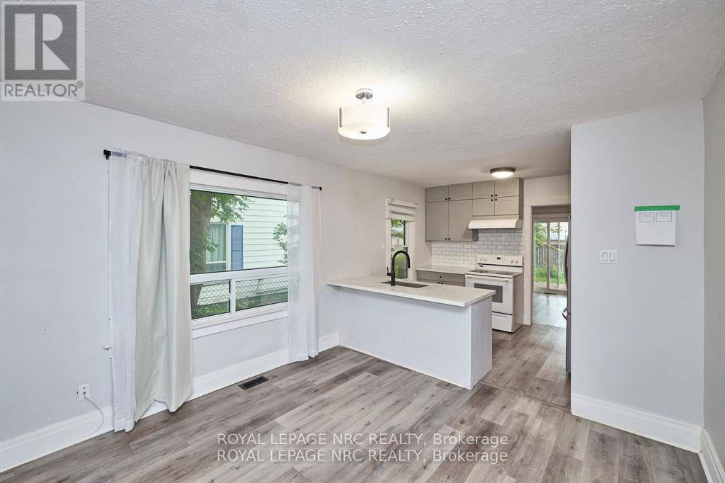 108 Carlton Street, St. Catharines, Ontario  L2R 1R3 - Photo 13 - X12463619