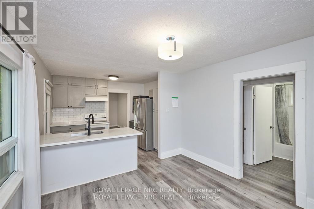 108 Carlton Street, St. Catharines, Ontario  L2R 1R3 - Photo 14 - X12463619