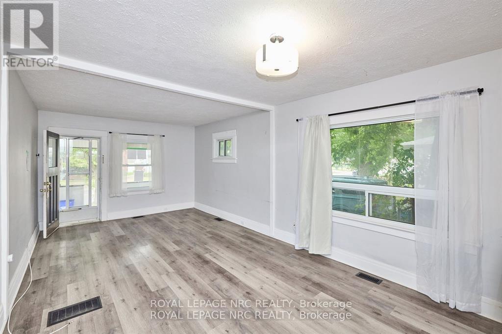 108 Carlton Street, St. Catharines, Ontario  L2R 1R3 - Photo 15 - X12463619