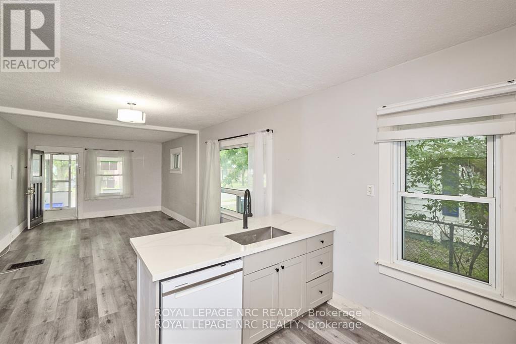 108 Carlton Street, St. Catharines, Ontario  L2R 1R3 - Photo 17 - X12463619
