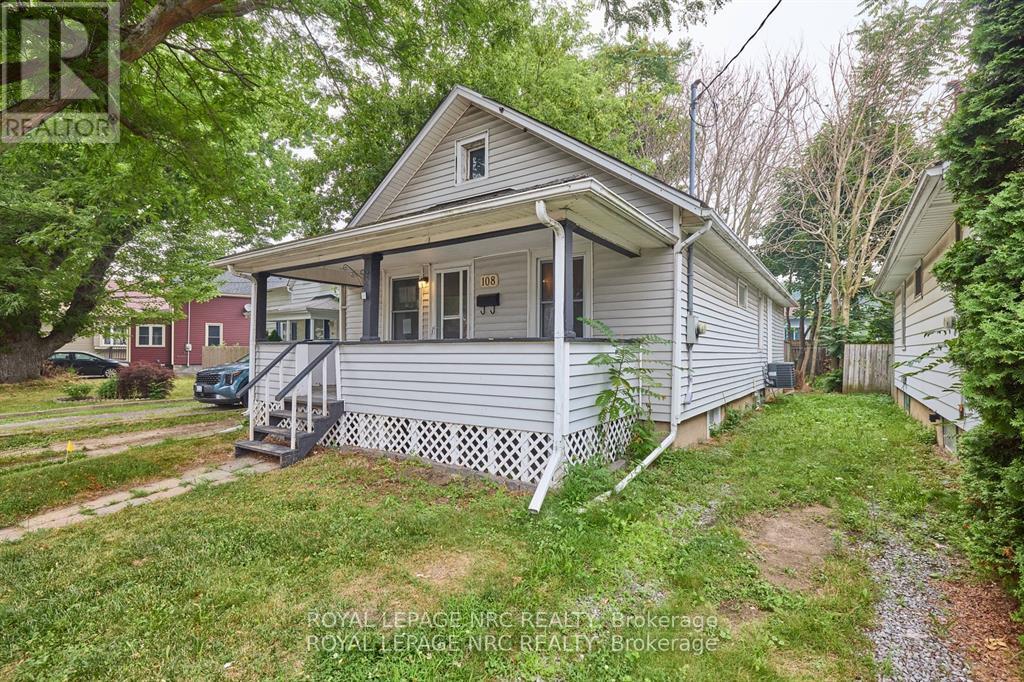 108 Carlton Street, St. Catharines, Ontario  L2R 1R3 - Photo 3 - X12463619