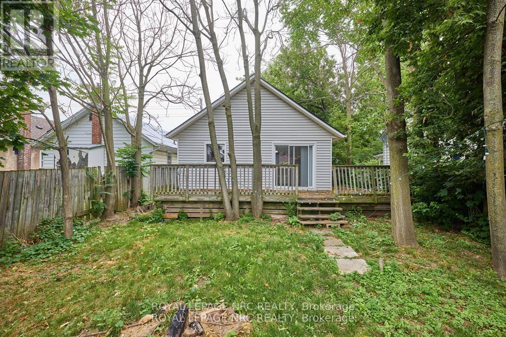 108 Carlton Street, St. Catharines, Ontario  L2R 1R3 - Photo 6 - X12463619