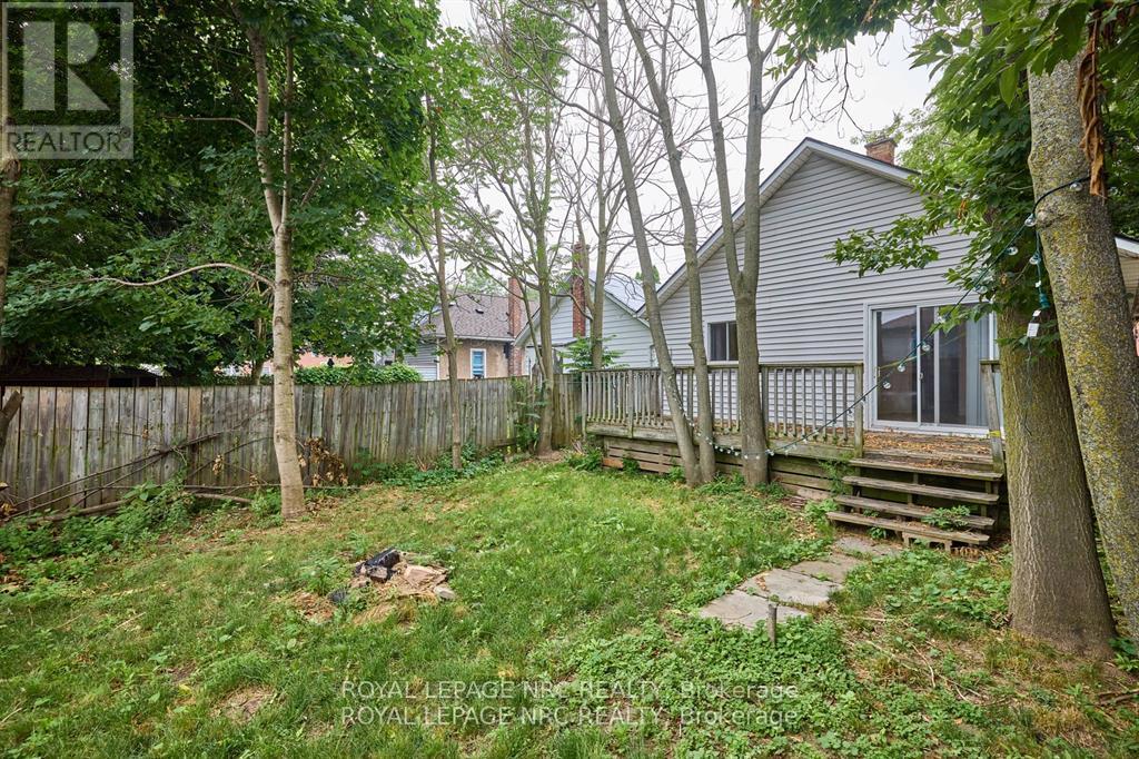 108 Carlton Street, St. Catharines, Ontario  L2R 1R3 - Photo 7 - X12463619
