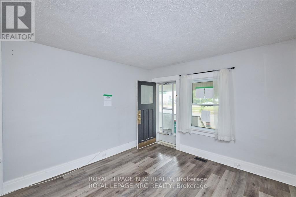 108 Carlton Street, St. Catharines, Ontario  L2R 1R3 - Photo 9 - X12463619