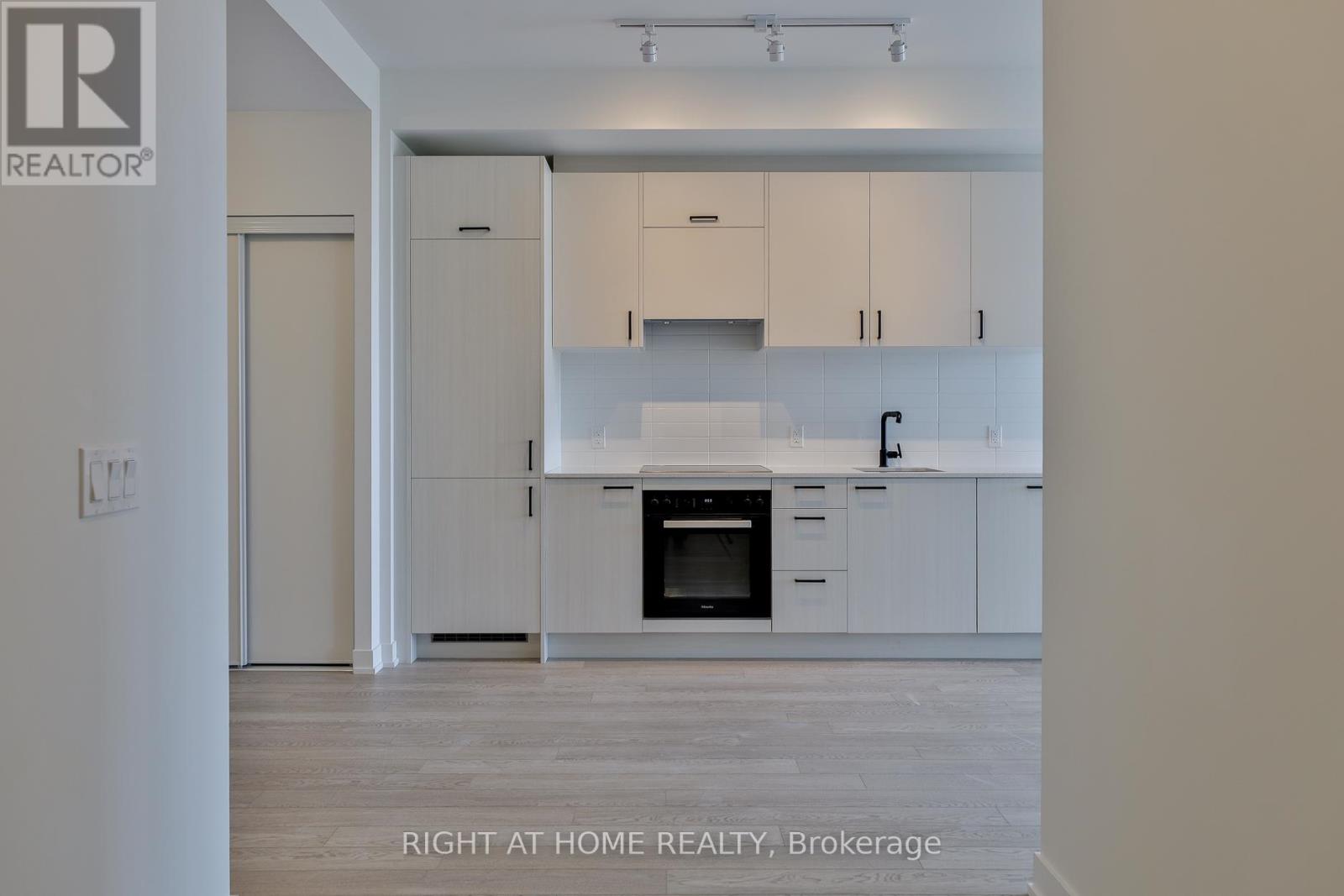 616 - 1 Kyle Lowry Rd Road, Toronto, Ontario  M3C 0S6 - Photo 5 - C12463407