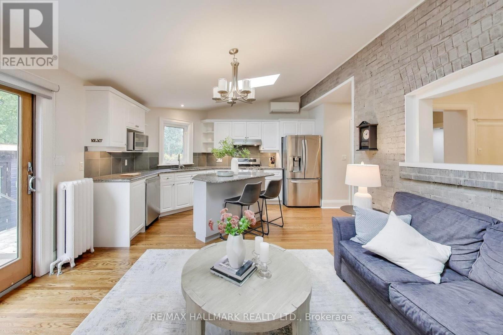 197 Greer Road, Toronto, Ontario  M5M 3N4 - Photo 4 - C12463432