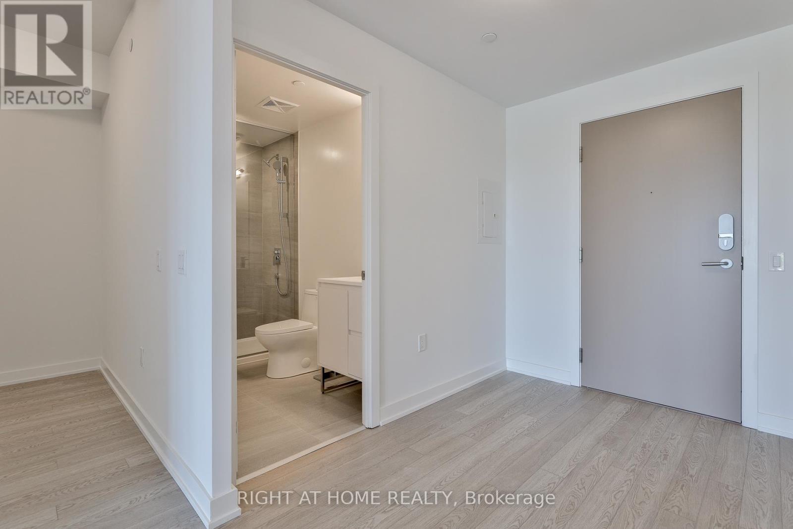 517 - 1 Kyle Lowry Rd Road, Toronto, Ontario  M3C 0S6 - Photo 2 - C12463498