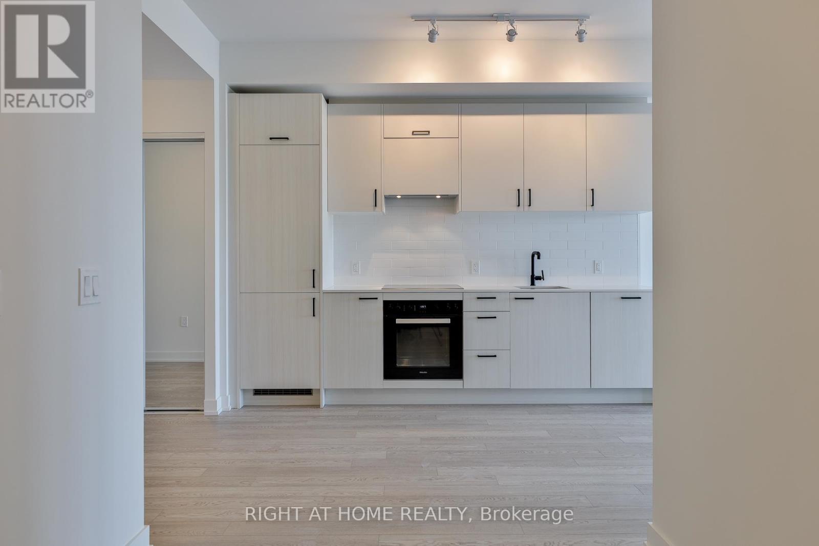 517 - 1 Kyle Lowry Rd Road, Toronto, Ontario  M3C 0S6 - Photo 7 - C12463498