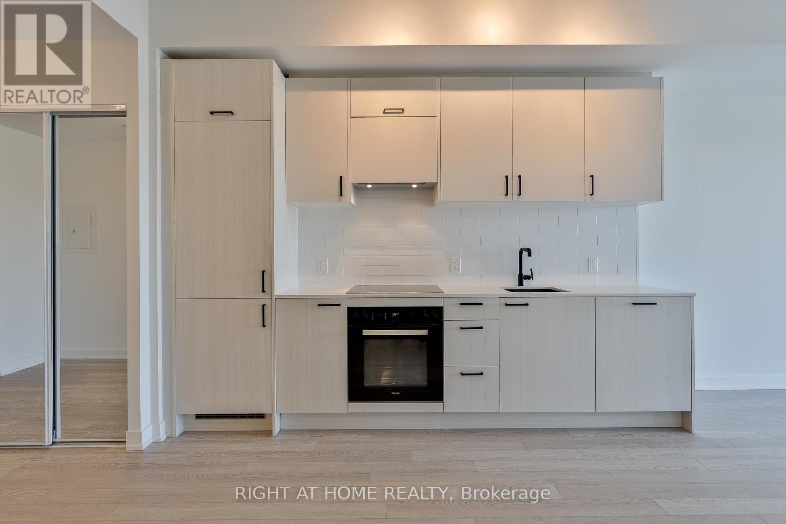 517 - 1 Kyle Lowry Rd Road, Toronto, Ontario  M3C 0S6 - Photo 8 - C12463498