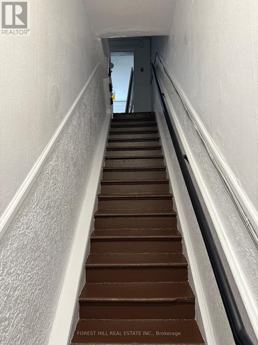 Upper - 132 Dundas Street E, Toronto, Ontario  M5B 1E2 - Photo 2 - C12463512