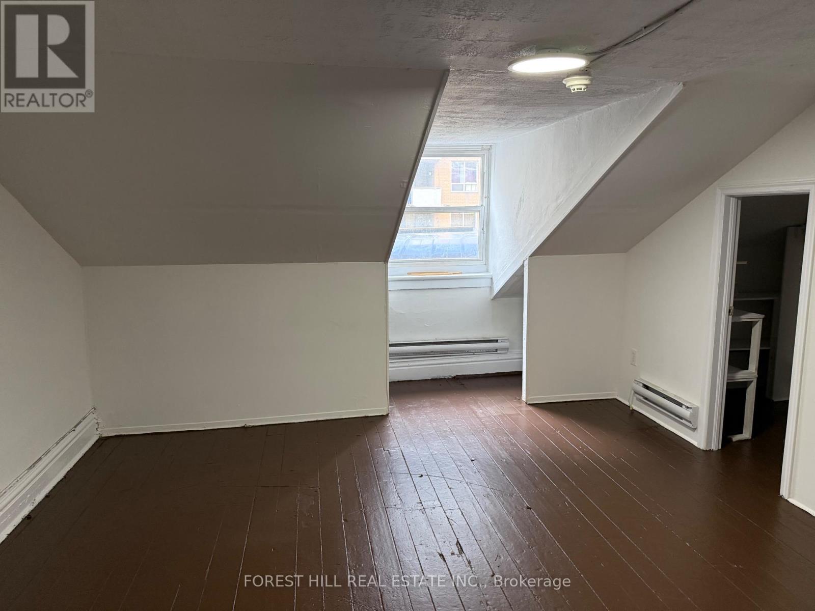 Upper - 132 Dundas Street E, Toronto, Ontario  M5B 1E2 - Photo 3 - C12463512